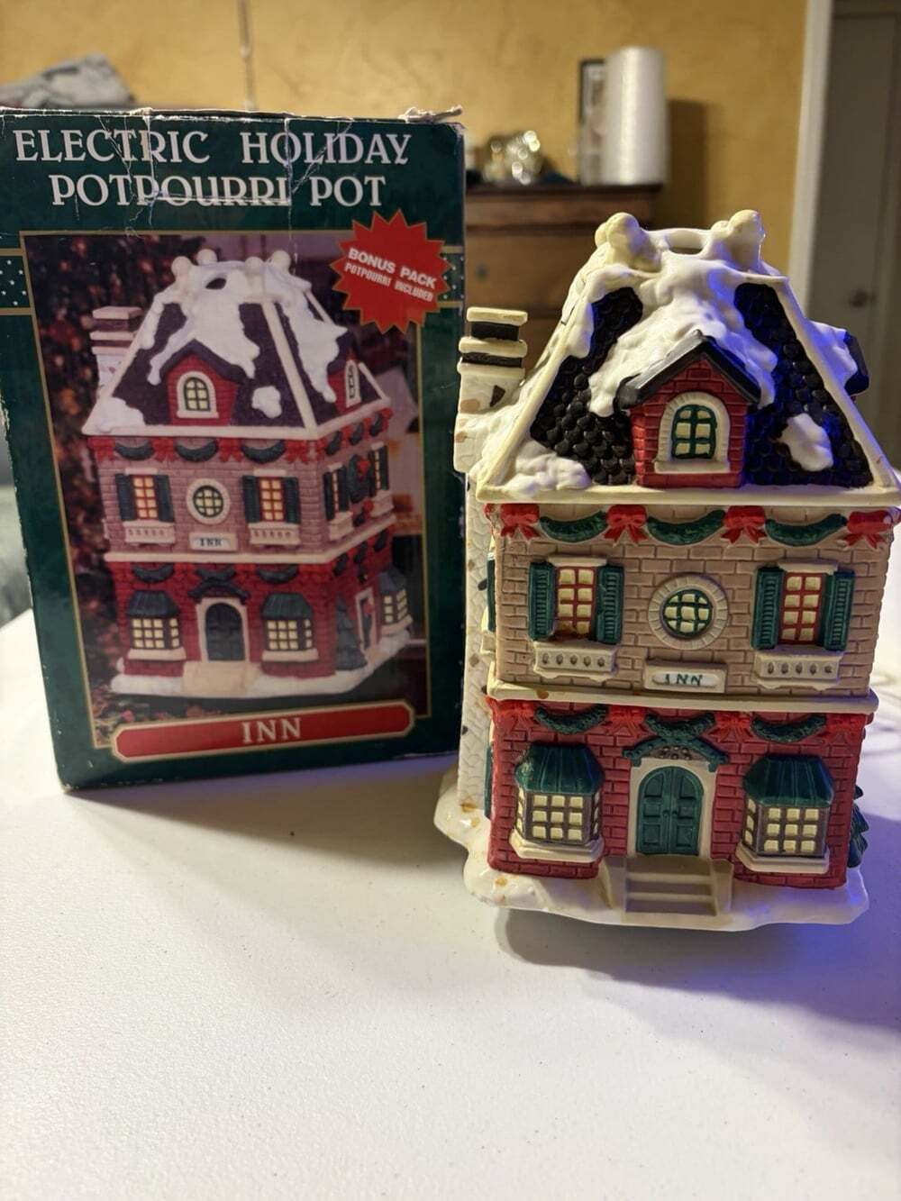 Vintage Christmas Electric Potpourri Porcelain Country INN House 8”